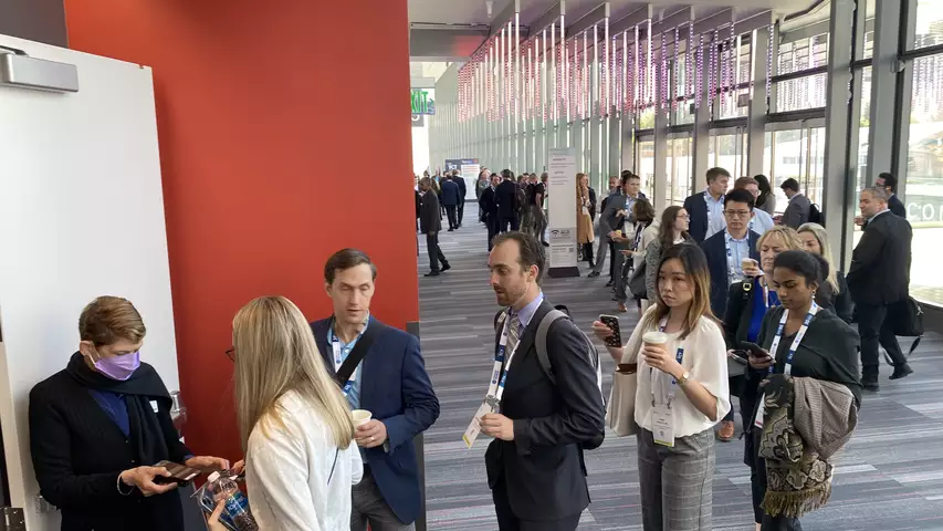 Line of attendees waiting to get into a TCT 2023 session on hemodynamics. It was one of sevceral packed sessions at TCT 2023. Photo by Dave Fornell