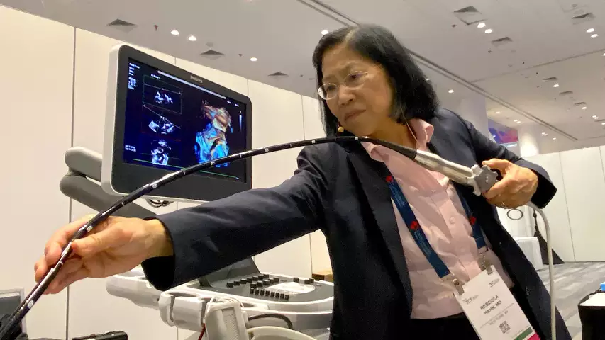 Rebecca Hahn, MD, Columbia, positions a TEE probe in a simulator during a training session for how to implant a MitraClip at TCT 2023. Photo by Dave Fornell