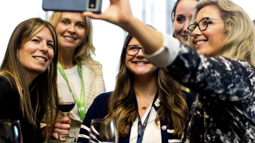 Attendees get a selfie during the ASNC 2024 meeting. Photo courtesy of ASNC