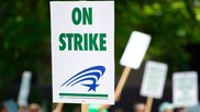 strike picket union