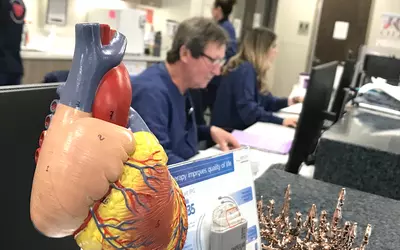 A heart model and and Impulse Dynamics Optimizer heart failure implantable device used for patient education on the counter of the nursing station at a Banner Health outpatient cardiac cath lab ASC. 