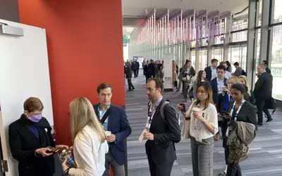 Line of attendees waiting to get into a TCT 2023 session on hemodynamics. It was one of sevceral packed sessions at TCT 2023. Photo by Dave Fornell