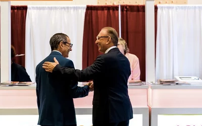 Daniel S. Berman, MD is the Director of Cardiac Imaging at Cedars-Sinai Medical Center, is greeted by Jamshid Maddahi, MD, FASNC, director of the Biomedical Imaging Institute at UCLA, greet each other at registration at the start of the ASNC meeting. Photo courtesy of ASNC